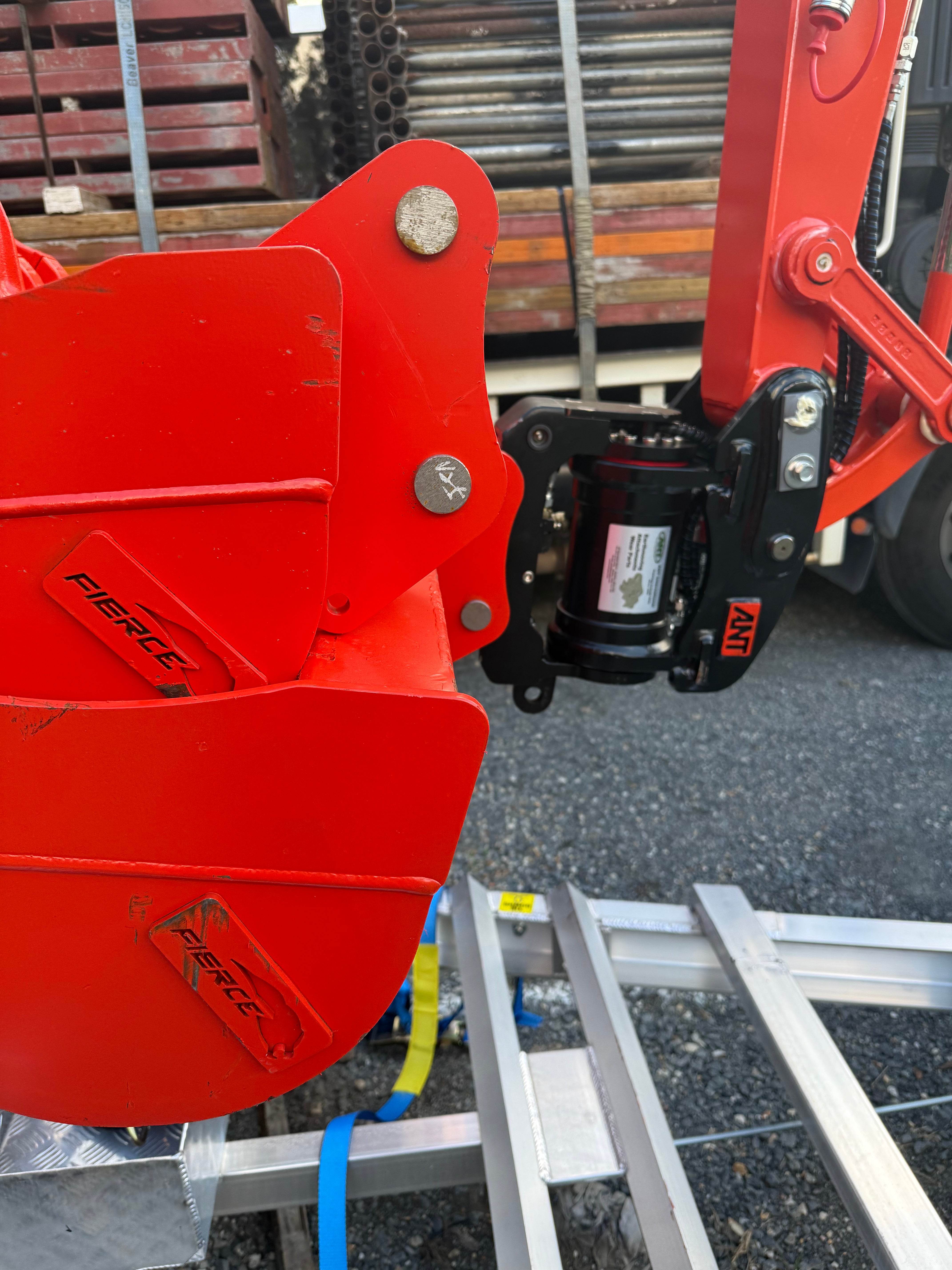 2.5T Kubota Quick & Tilt Hitch Weekend Hire - Trailer Included