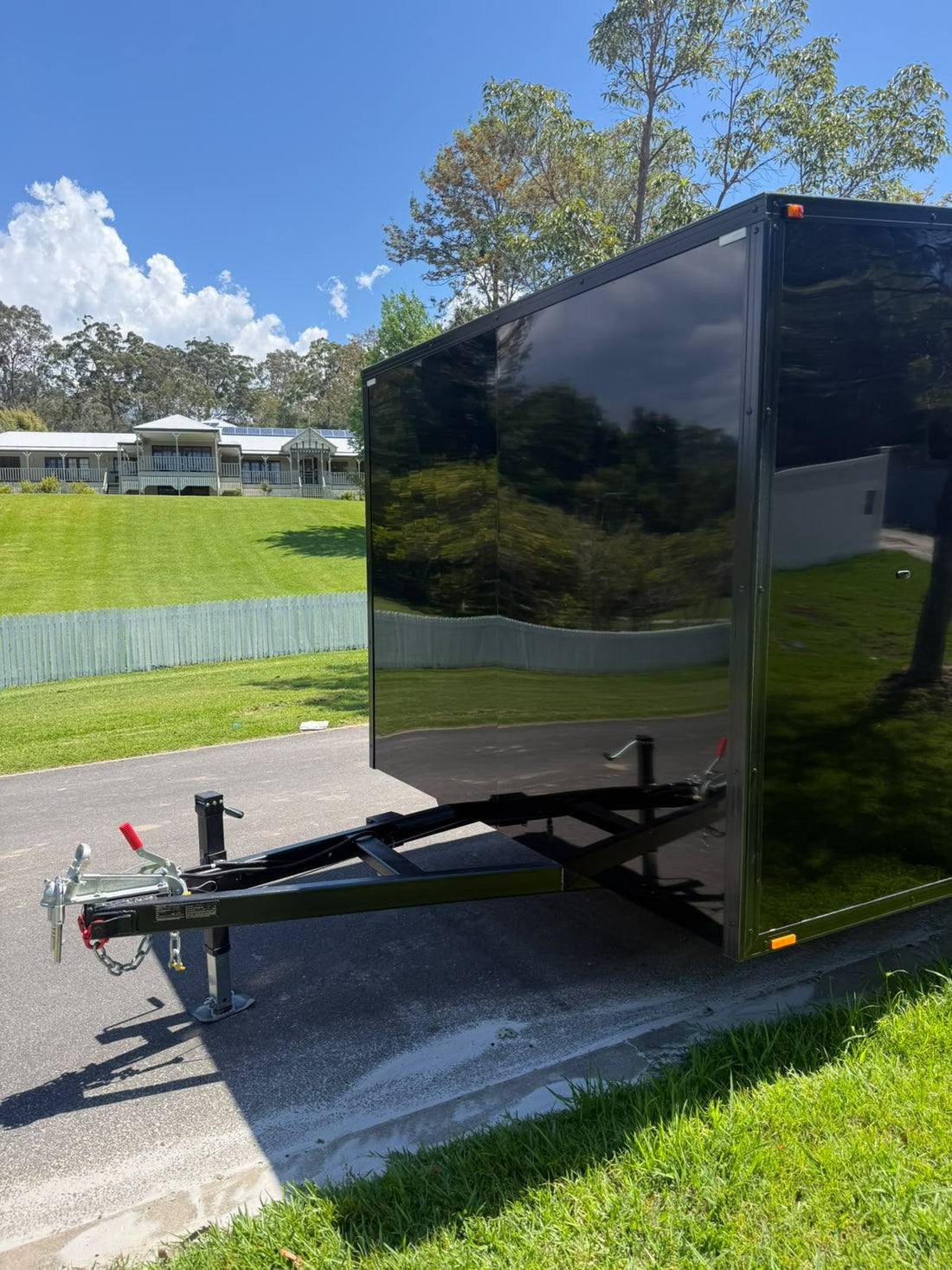 Enclosed trailer drawbar with jockey wheel and coupling